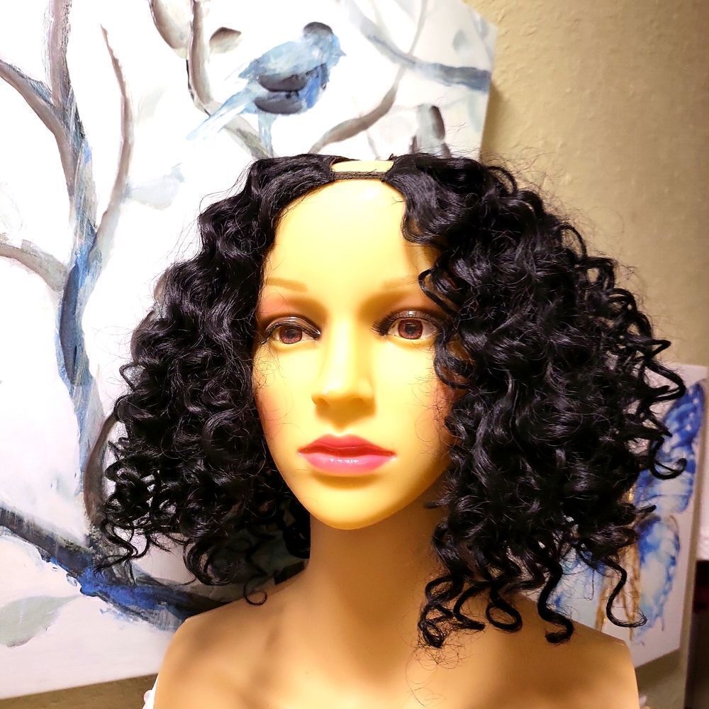 A gorgeous synthetic wig,made of the finest synthetic materials nwt!